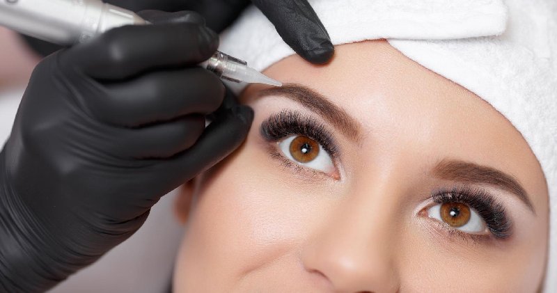 Jakie kolory ubioru i makijażu stosować na wiosnę?